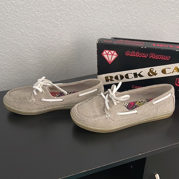 Shoes - Picture 4 of 4